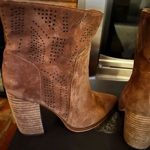 Vince Camuto Booties 7.5